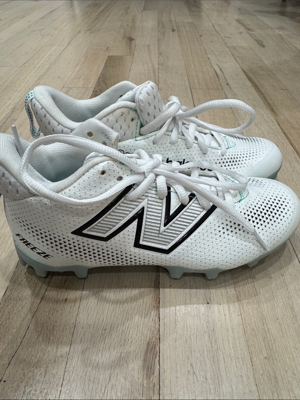 NWOB New Balance Kids FreezJW5 Lacrosse Cleats, sz 2US